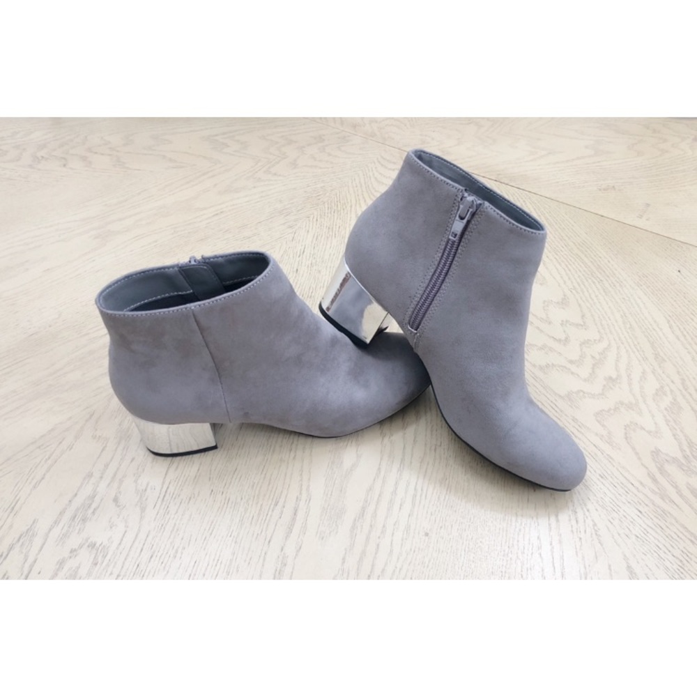 Arizona Jean Grey Boots